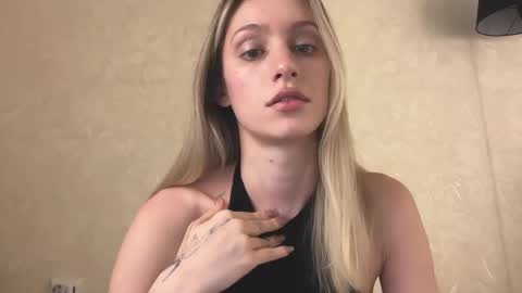 Snapshot of fflloowweerr chatting on 23, 12, 2025 Lisa online show from 23, 12, 2025