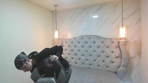   online show from 4, 2, 2026