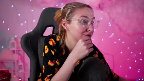 Snapshot of filipinaadams chatting on 8, 3, 2025 cap and Lana online show from 8, 3, 2025