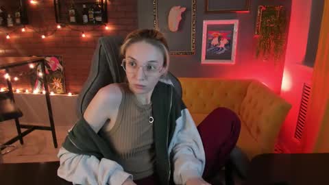 Snapshot of filipinaadams chatting on 8, 9, 2025 cap and Lana online show from 8, 9, 2025