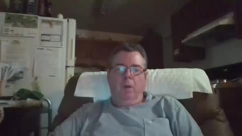 Snapshot of finderfiner chatting on 1, 3, 2025 finderfiner online show from 1, 3, 2025