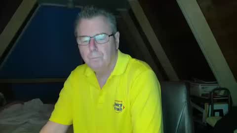 Snapshot of finderfiner chatting on 15, 10, 2025 finderfiner online show from 15, 10, 2025