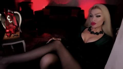 Snapshot of findom_god chatting on 20, 11, 2025 AlfaFemale online show from 20, 11, 2025