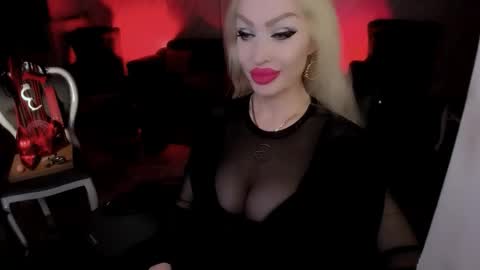 Snapshot of findom_god chatting on 26, 11, 2025 AlfaFemale online show from 26, 11, 2025