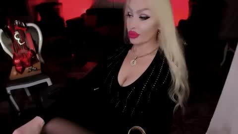 Snapshot of findom_god chatting on 27, 11, 2025 AlfaFemale online show from 27, 11, 2025