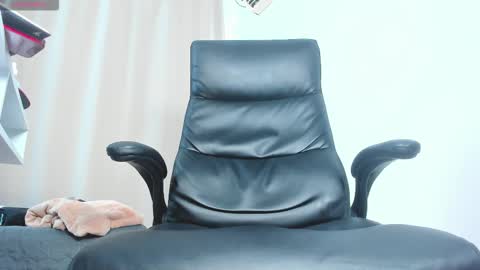 Snapshot of findomguyxxx chatting on 10, 9, 2025 FindomGuyXXX online show from 10, 9, 2025