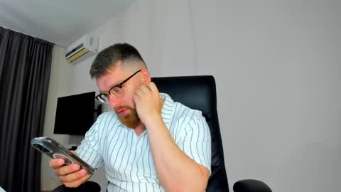 FindomGuyXXX online show from 14, 4, 2026