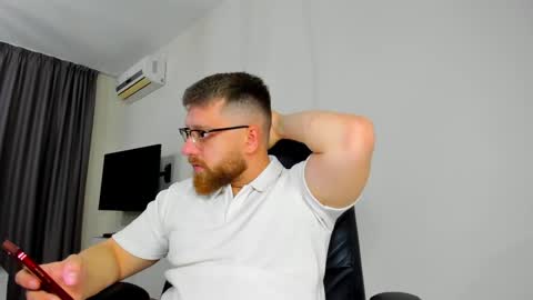 FindomGuyXXX online show from 15, 4, 2026