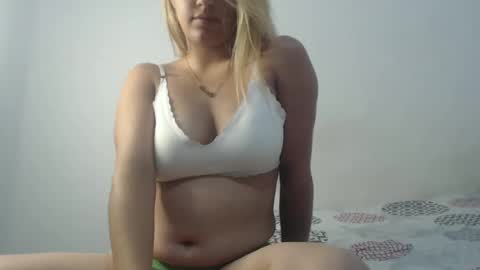 Snapshot of fingers_the_ass chatting on 27, 12, 2024 hotmilk online show from 27, 12, 2024