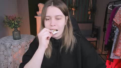 Snapshot of fioramarmoris chatting on 12, 1, 2025 fiora online show from 12, 1, 2025