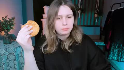 Snapshot of fioramarmoris chatting on 28, 2, 2025 fiora online show from 28, 2, 2025