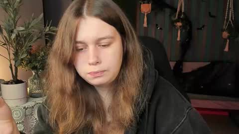 Snapshot of fioramarmoris chatting on 20, 10, 2025 fiora online show from 20, 10, 2025