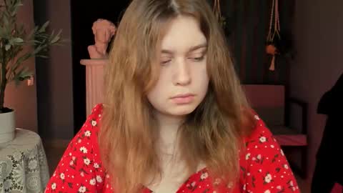 Snapshot of fioramarmoris chatting on 2, 11, 2025 fiora online show from 2, 11, 2025