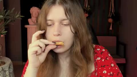 Snapshot of fioramarmoris chatting on 4, 11, 2025 fiora online show from 4, 11, 2025