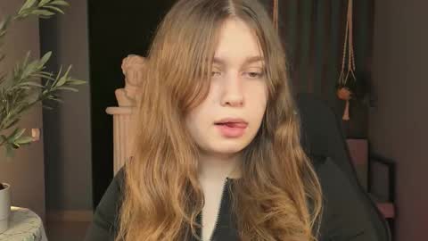 Snapshot of fioramarmoris chatting on 7, 11, 2025 fiora online show from 7, 11, 2025