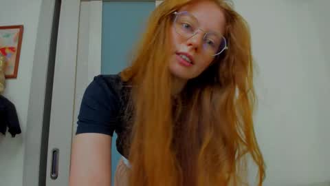 Snapshot of fire_luna chatting on 9, 9, 2025 fire_luna online show from 9, 9, 2025