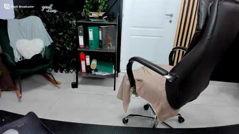 Snapshot of fireflowers_ chatting on 12, 9, 2025 Kallisy online show from 12, 9, 2025