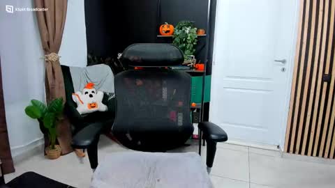 Snapshot of fireflowers_ chatting on 15, 11, 2025 Kallisy online show from 15, 11, 2025