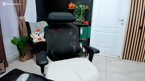 Snapshot of fireflowers_ chatting on 20, 11, 2025 Kallisy online show from 20, 11, 2025