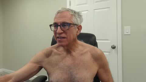 Snapshot of fitman999 chatting on 15, 12, 2024 Jon online show from 15, 12, 2024