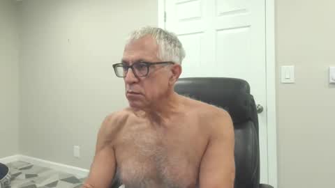 Snapshot of fitman999 chatting on 5, 10, 2025 Jon online show from 5, 10, 2025