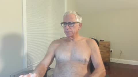 Snapshot of fitman999 chatting on 15, 10, 2025 Jon online show from 15, 10, 2025