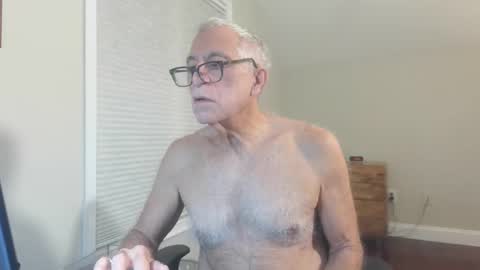 Snapshot of fitman999 chatting on 14, 11, 2025 Jon online show from 14, 11, 2025