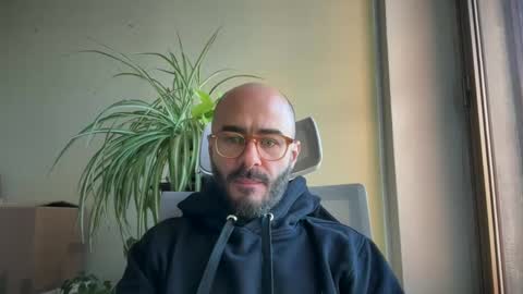 Snapshot of fla85 chatting on 16, 12, 2024 Fla is short for Flavio online show from 16, 12, 2024