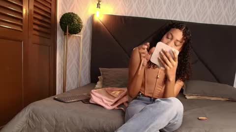 Snapshot of flavia_cruz chatting on 11, 11, 2025 Flavia online show from 11, 11, 2025