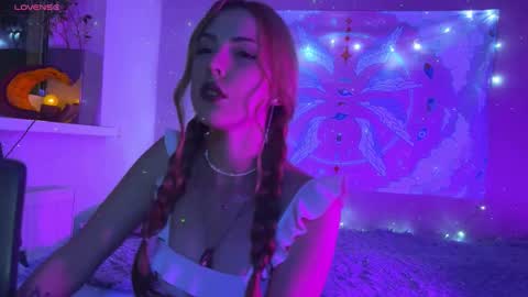 Mia online show from 4, 11, 2025