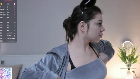 Doloras online show from 15, 12, 2025