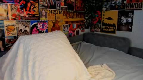 Snapshot of flirtykitty_ chatting on 2, 3, 2025 Emely online show from 2, 3, 2025