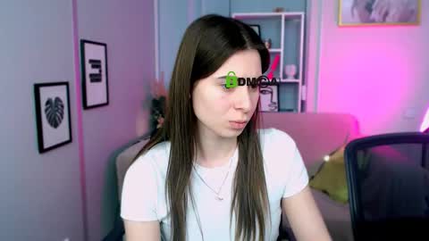 Snapshot of flora_ri chatting on 11, 2, 2025 just ask me online show from 11, 2, 2025