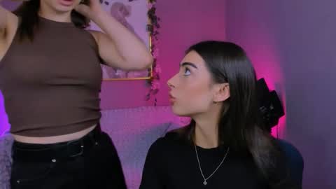 Snapshot of flora_ri chatting on 8, 10, 2025 just ask me online show from 8, 10, 2025