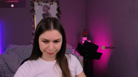 Snapshot of flora_ri chatting on 10, 10, 2025 just ask me online show from 10, 10, 2025