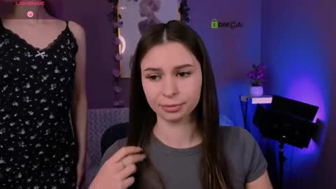 Snapshot of flora_ri chatting on 19, 10, 2025 just ask me online show from 19, 10, 2025