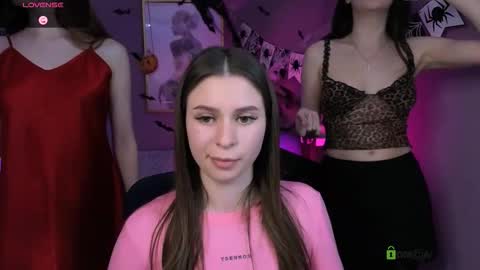 Snapshot of flora_ri chatting on 22, 10, 2025 just ask me online show from 22, 10, 2025