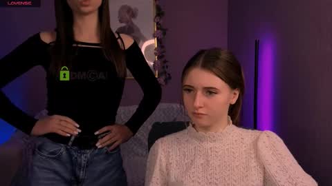 Snapshot of flora_ri chatting on 23, 12, 2025 just ask me online show from 23, 12, 2025