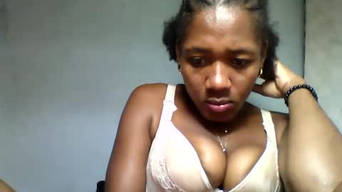 Snapshot of florencia011 chatting on 12, 2, 2025 florencia011 online show from 12, 2, 2025