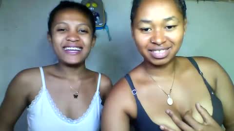 Snapshot of florencia011 chatting on 19, 10, 2025 florencia011 online show from 19, 10, 2025