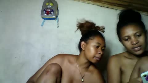 Snapshot of florencia011 chatting on 21, 10, 2025 florencia011 online show from 21, 10, 2025