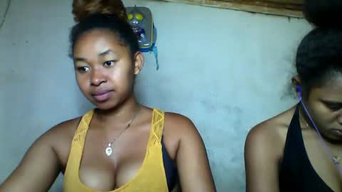 Snapshot of florencia011 chatting on 22, 10, 2025 florencia011 online show from 22, 10, 2025