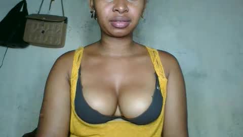 Snapshot of florencia011 chatting on 1, 11, 2025 florencia011 online show from 1, 11, 2025