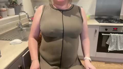 Snapshot of flossyishot chatting on 4, 4, 2026 flossyishot online show from 4, 4, 2026