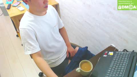 Snapshot of flowerbox chatting on 5, 1, 2025 flowerbox online show from 5, 1, 2025