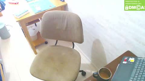 Snapshot of flowerbox chatting on 15, 2, 2025 flowerbox online show from 15, 2, 2025