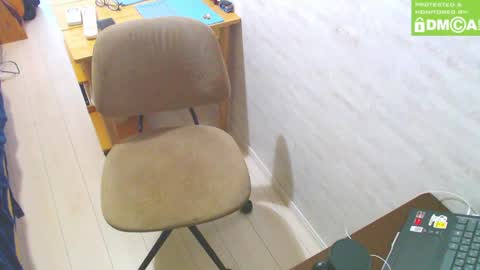 Snapshot of flowerbox chatting on 24, 2, 2025 flowerbox online show from 24, 2, 2025