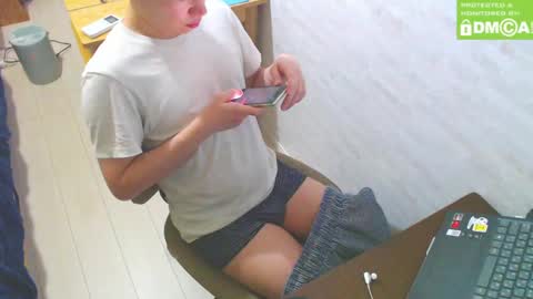 Snapshot of flowerbox chatting on 24, 2, 2025 flowerbox online show from 24, 2, 2025