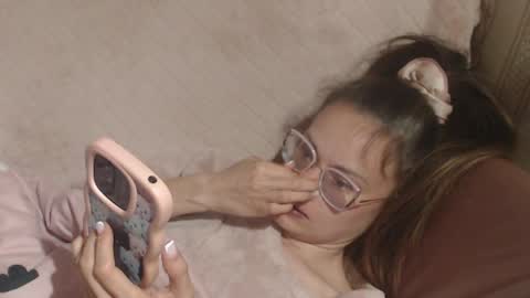 Snapshot of flowercandydoll chatting on 16, 4, 2026 say meow and send tip online show from 16, 4, 2026