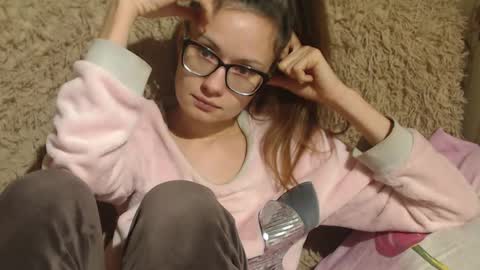 Snapshot of flowercandydoll13 chatting on 4, 12, 2024 say meow and send tip online show from 4, 12, 2024